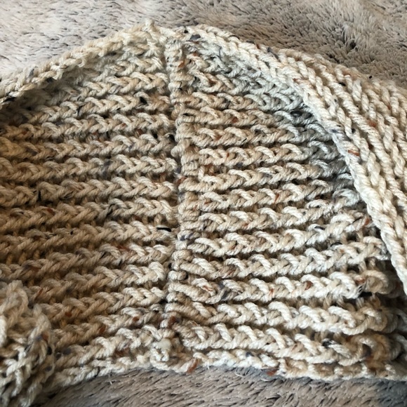 Hand knit scarf - Picture 3 of 3